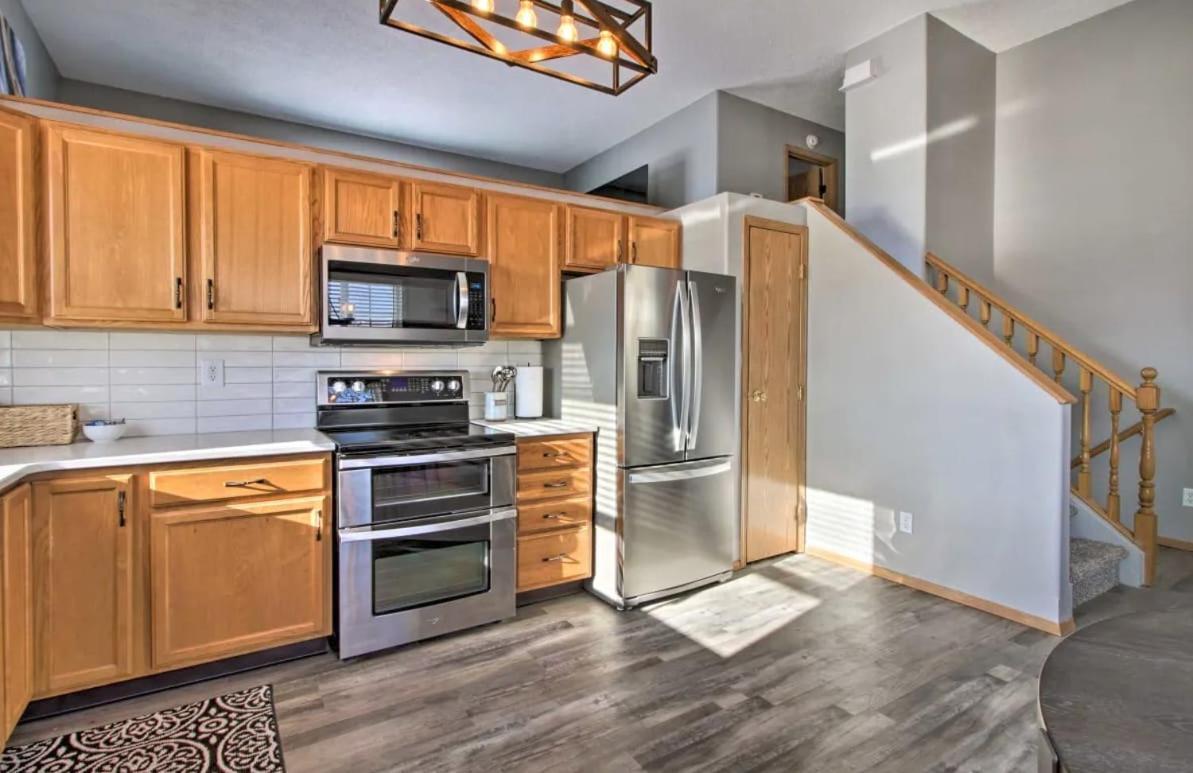 Welcoming West Fargo Retreat W Backyard Villa Exterior photo