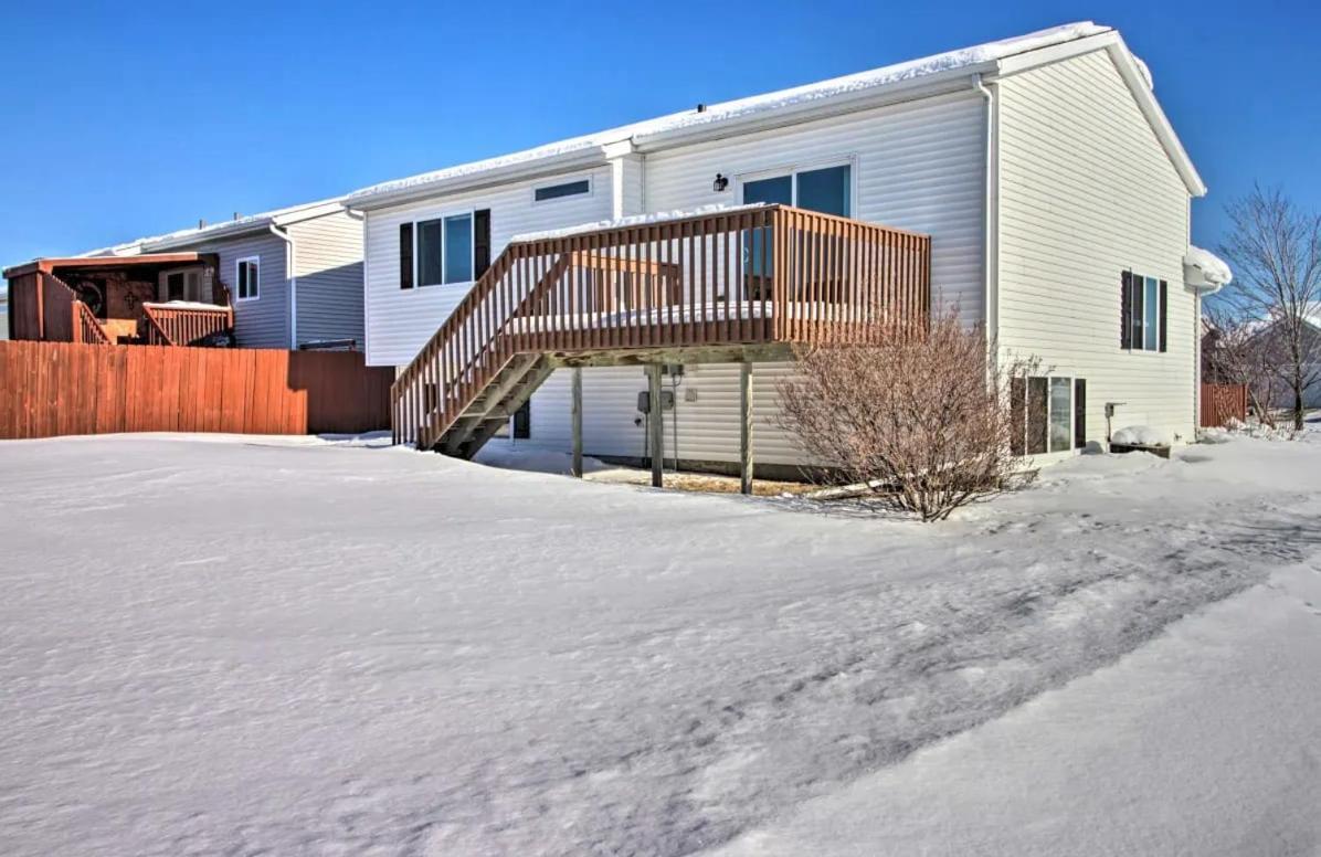 Welcoming West Fargo Retreat W Backyard Villa Exterior photo